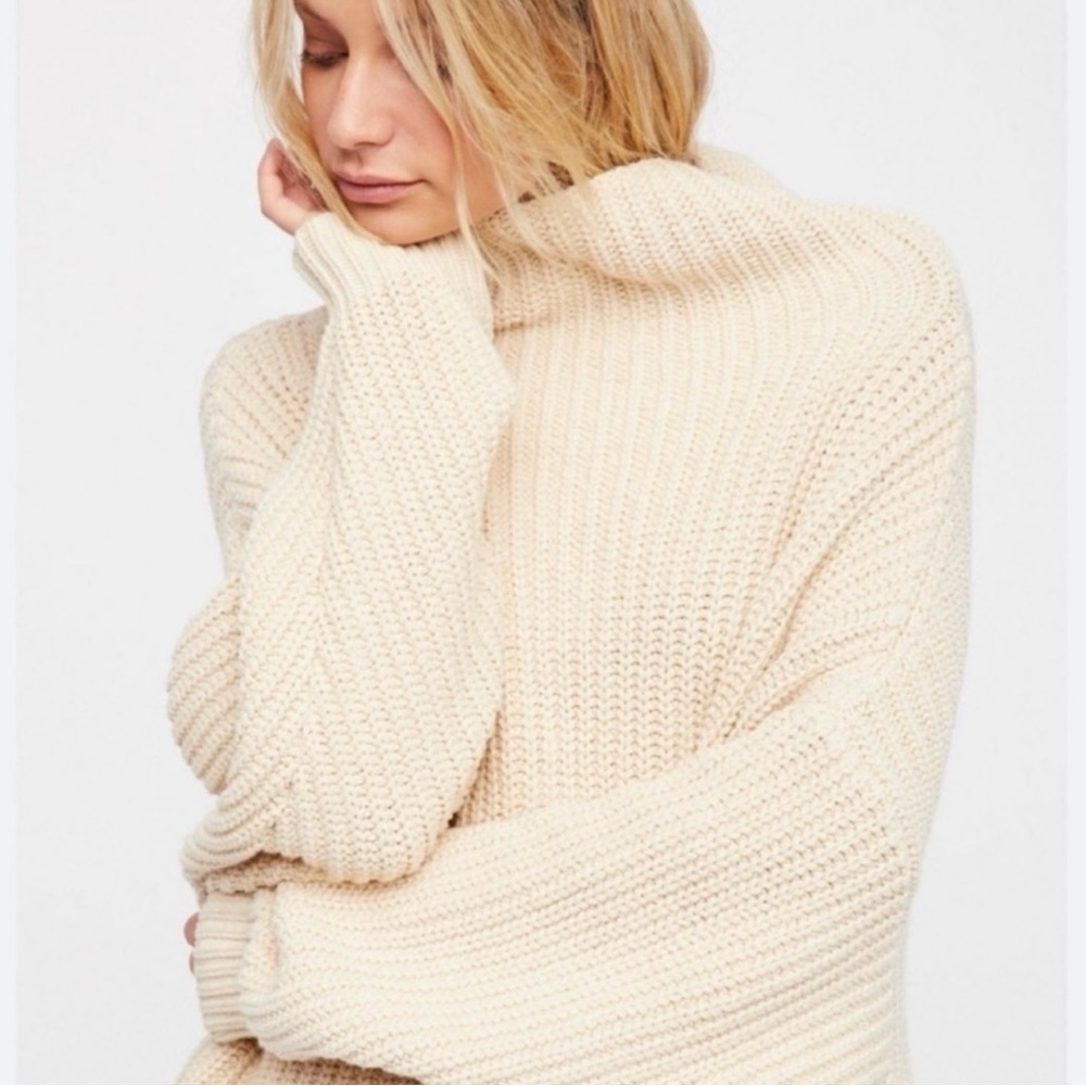 NEW - FREE PEOPLE - SWIM TOO DEEP - OVERSIZED SWEATER - CREAM